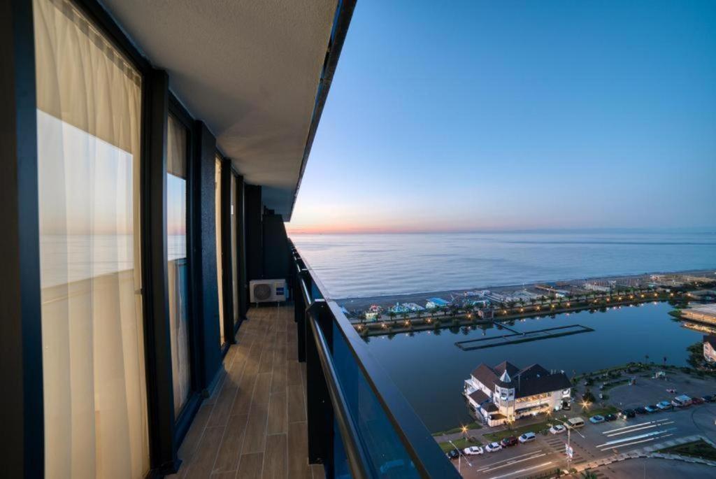 Orbi Hotel บาทูมิ ภายนอก รูปภาพ
